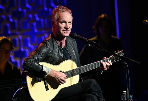 burbank, california 28 Januari sting tampil langsung di atas panggung di iheartradio live with sting at Teater iheartradio pada 28 Januari 2020 di Burbank, California foto oleh Andrew Tothgetty Images for iheartmedia