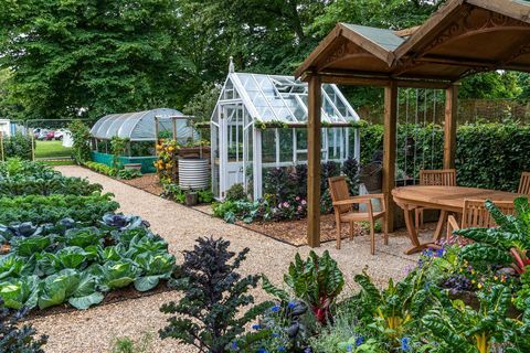 taman demonstrasi penjatahan rhs no dig dirancang terkait dengan charles dowding dan stephanie hafferty, festival taman istana hampton court 2021, pertunjukan bunga istana hampton court