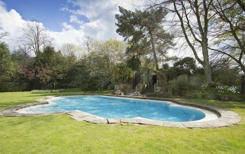 Dunsborough Park - Surrey - kolam renang - Savills