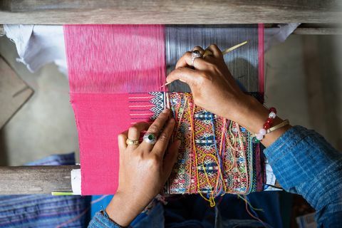 Gambar Yang Dipotong Dari Tenun Tangan Di Handloom