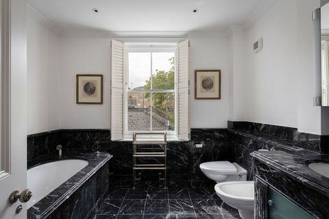 47 Hornton Street - Campden House - Kensington - kamar mandi - Russell Simpson