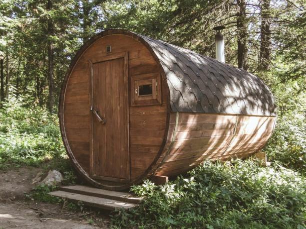 sauna pribadi di hutan sauna kayu bulat di tong hutan