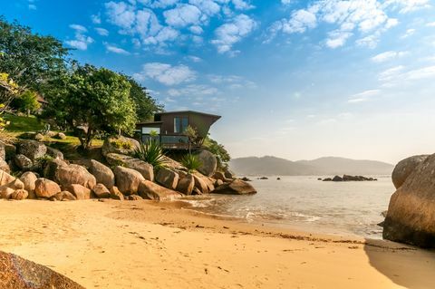 Properti Pengecualian dengan Pantai Pribadi, Santa Catarina, Brasil