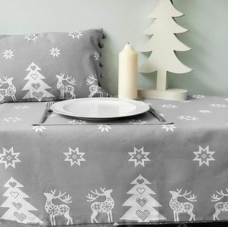 Taplak Meja Natal Tessa Silver Grey Reindeer