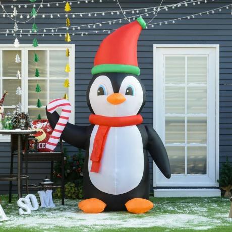 Penguin Memegang Permen Tongkat Natal Tiup