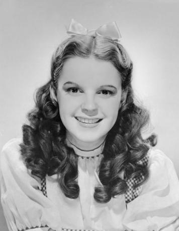 judy garland sebagai dorothy gale