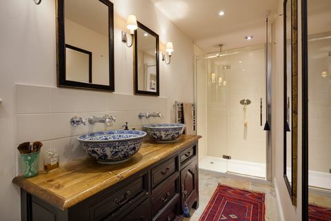 The Forge - Littlebury - kamar mandi shower - Cheffins