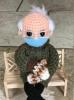 Boneka Rajutan Bernie Mittens Ini Baru Dijual seharga $ 20.300 di eBay