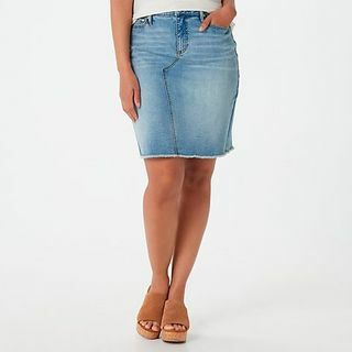 Rok Denim dengan Hem Frayed