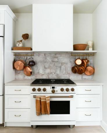 dapur yang didesain oleh leanne ford interiors