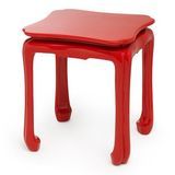 Chinoiserie Lacquered Table dalam Chinese Red