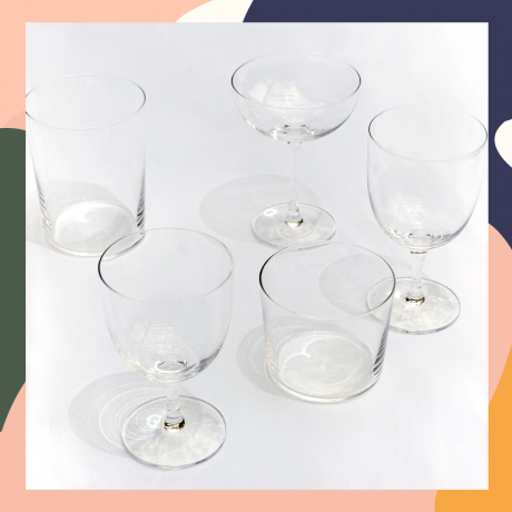 glassette koleksi baru gelas sehari-hari termasuk gelas anggur, sampanye coupe, dan gelas yang dirancang dengan kode oleh laura jackson