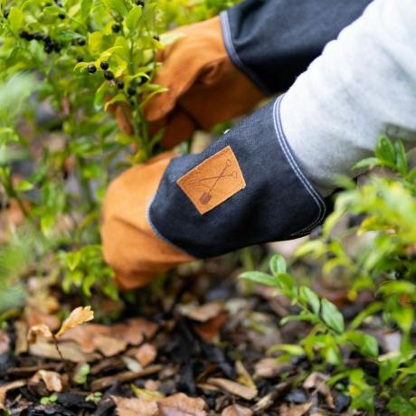 Sarung Tangan Berkebun Denim dengan Gauntlet Cuff 