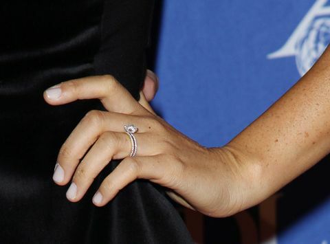 meghan markle cincin pertunangan pertama