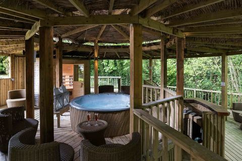 Kastil Bath Lodge - Norton St Philip - Savills - gazebo