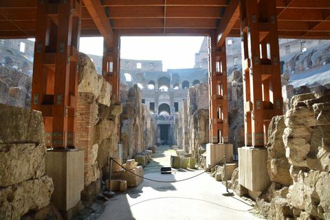 roman colosseum interior bersih