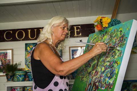 Cuprinol Shed of the Year - pemenang kategori Workshop Studio Artist in the shed - Mary Price