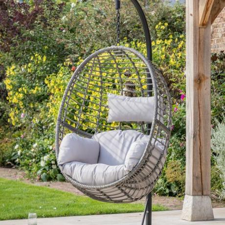 Soller Outdoor Hanging Egg Chair di Natural