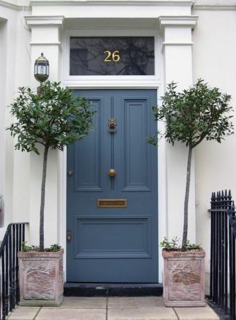 pintu depan biru dengan pekebun london