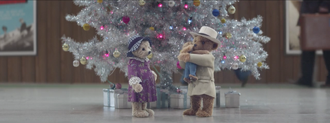 Iklan bandara Heathrow 2017 dengan beruang Natal