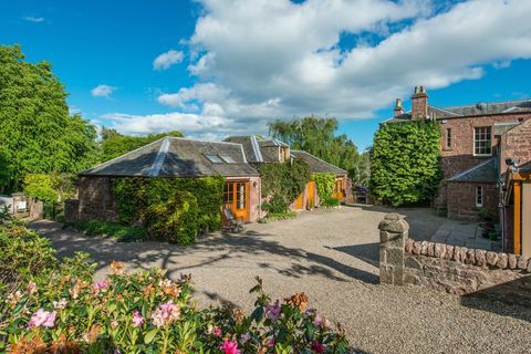 Rumah Delford dijual di desa Kinnaird yang indah, Perthshire