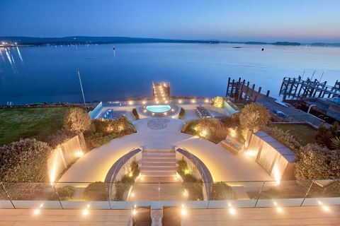 Gerbang Barat - Sandbanks - Dorset - malam - Savills