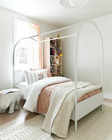 kamar anak perempuan yang didesain oleh leanne ford interiors