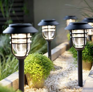 Lampu Tenaga Surya Pancang Terkurung, Set 6