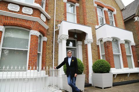 Rahasia Rumah Selebriti: Nigel Havers berada di depan rumah besar yang dibelinya pada 1989 di London Barat Daya