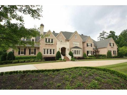 The roswell, georgia mansion the chrisleys call home, seperti yang terlihat di chrisley tahu yang terbaik